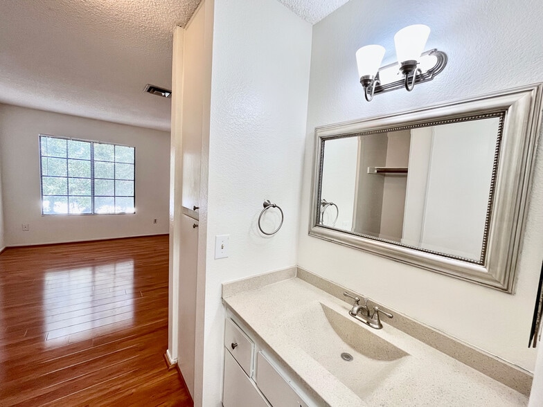 Building Photo - 4747 Nara Vista Way