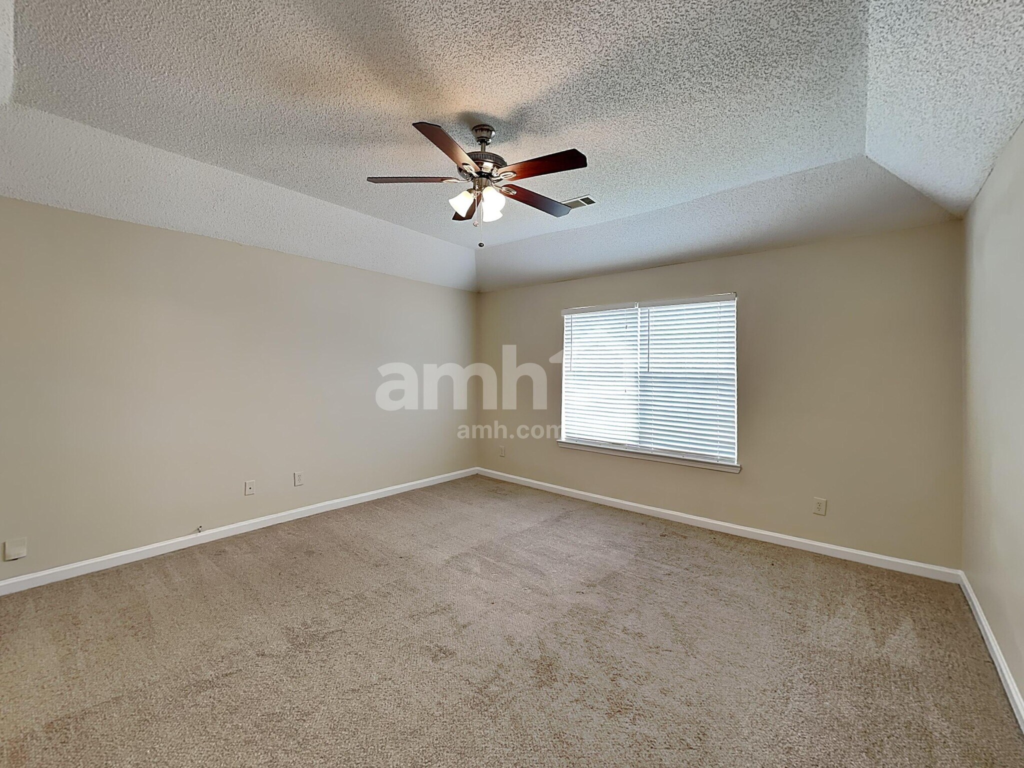 Building Photo - 228 Kings Cove