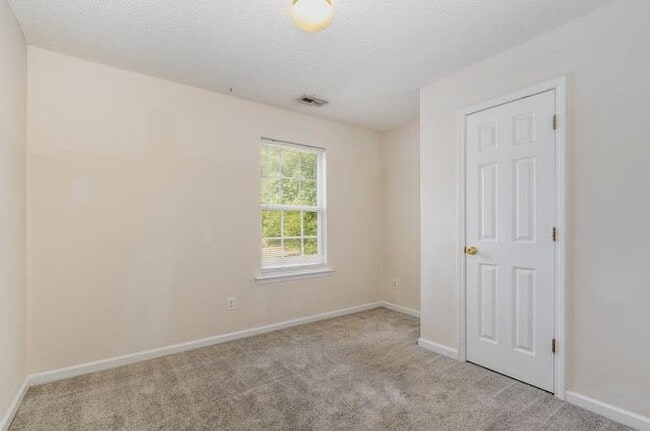 Building Photo - 3819 Northlake Dr