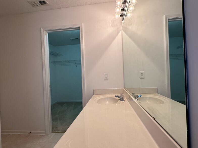 Building Photo - 3129 Summerfield Ridge Ln