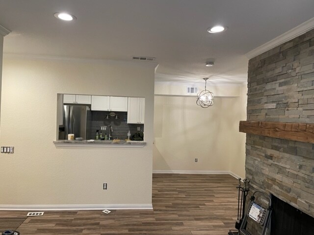 Building Photo - 1880 White Oak Dr