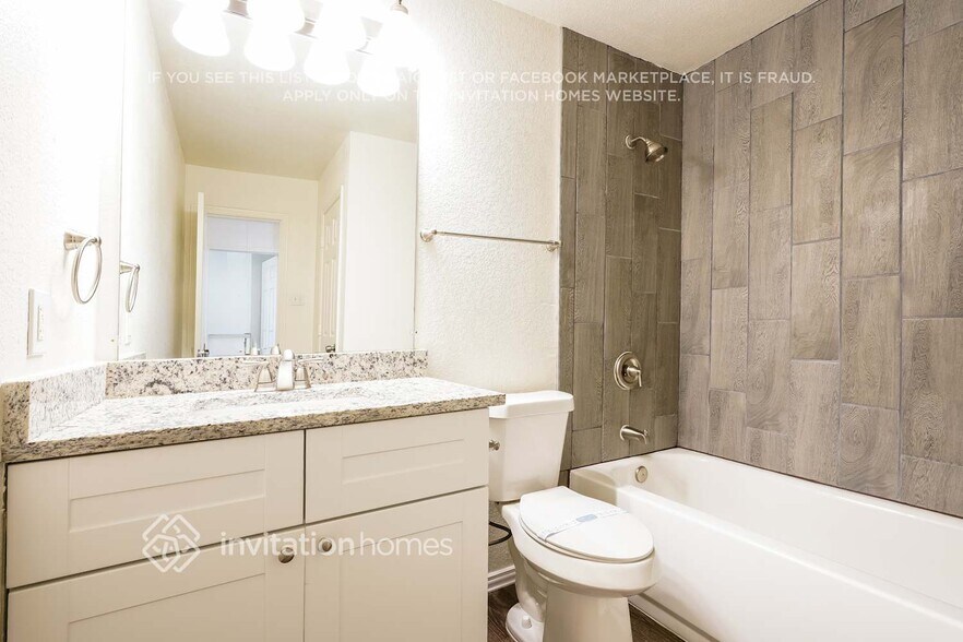 Building Photo - 1434 Vanderbilt Ln