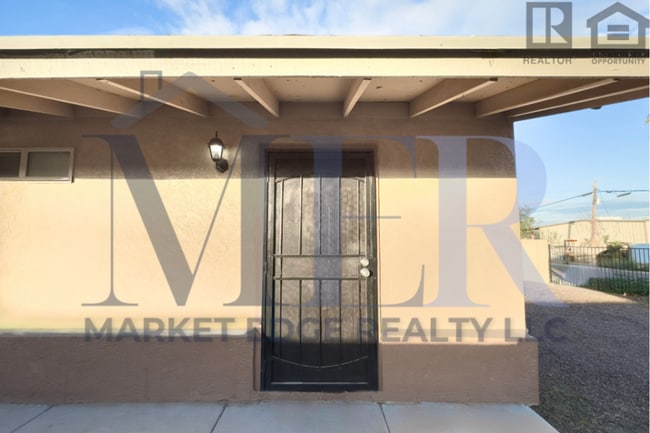 Building Photo - 1023