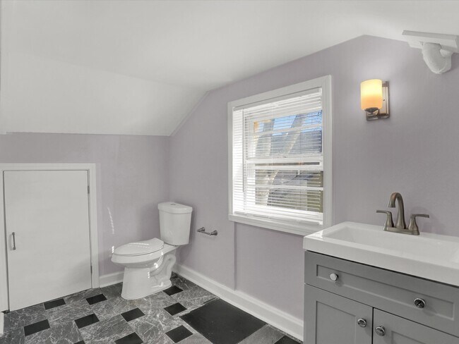 Building Photo - 1840 Manila Ave