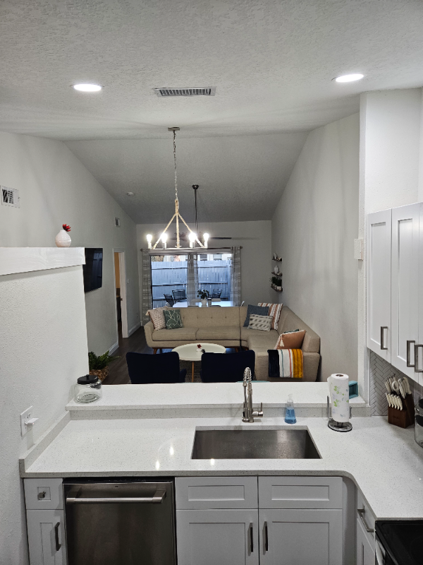 Building Photo - 654 Capistrano Ct