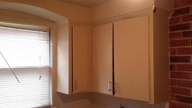 Building Photo - 8544 Roselawn St