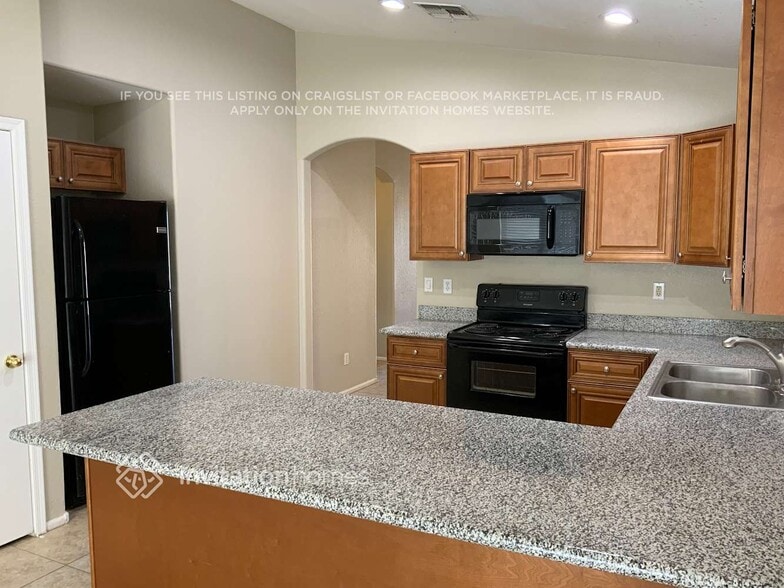 Building Photo - 40071 N Cassara Dr