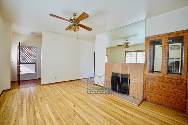 Building Photo - 404 1st St