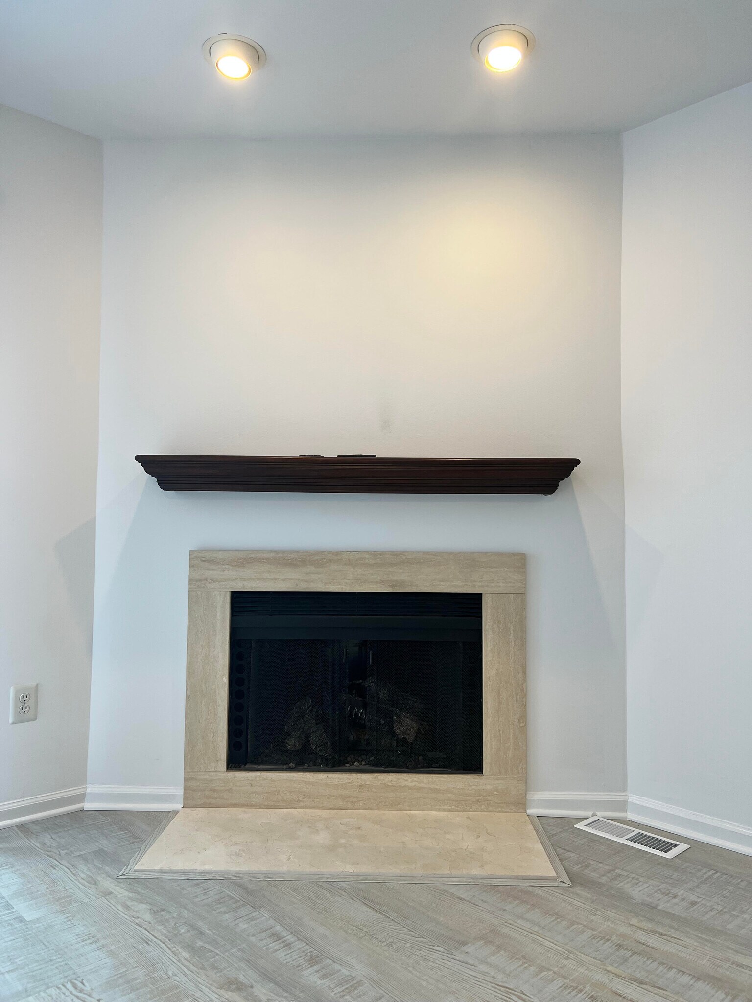 Fire place - 95 Timothy Cir