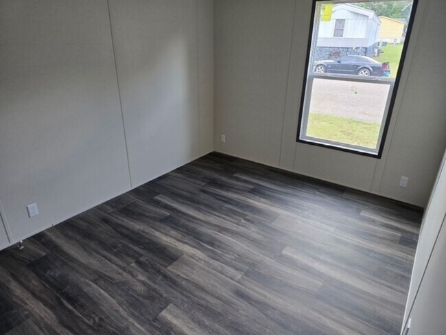 Building Photo - 132 Galahad Dr