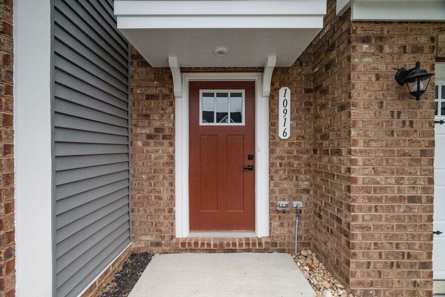 Building Photo - 10916 Genito Sq Dr