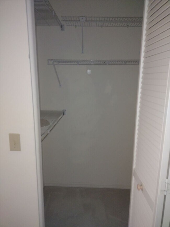 Building Photo - 2 bedroom 2 bathroom Large House for rent ...