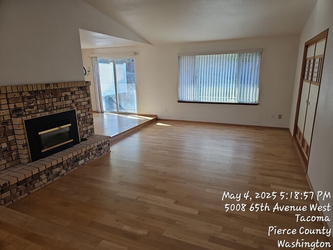Building Photo - University Place Custom Rambler home for R...
