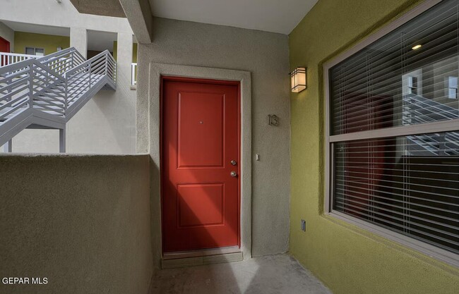 Building Photo - 410 Thorn Ave