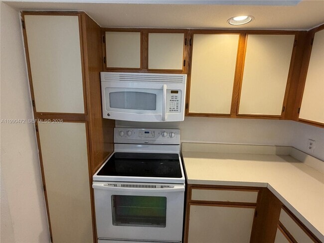 Building Photo - 3330 Pinewalk Dr N