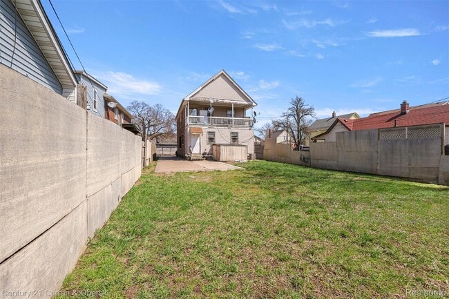 Building Photo - 1409 N Green St