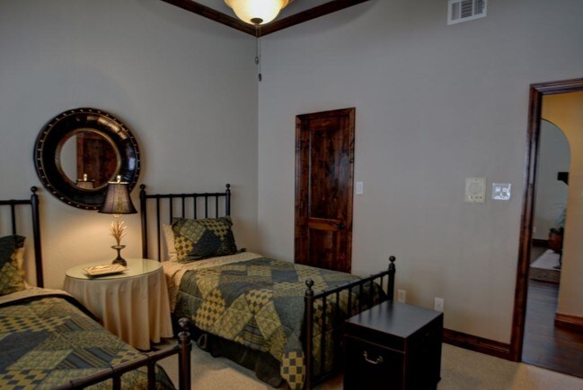 Building Photo - 2629 Calle Del Roble