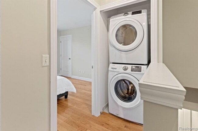 Building Photo - 701 E Kirby St