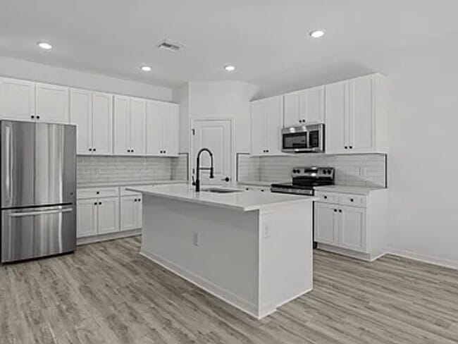 Building Photo - 1141 Edgerton Ave