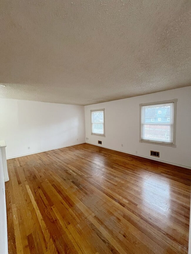 Building Photo - COMING SOON: Family-Friendly Home with Plenty of Space!