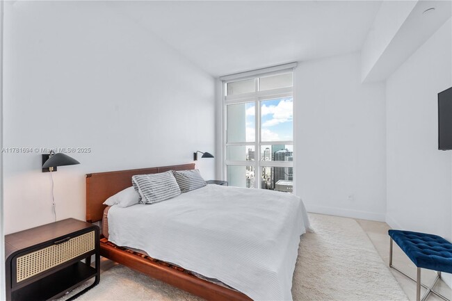 Building Photo - 950 Brickell Bay Dr