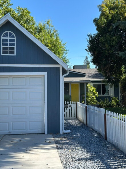 Building Photo - 4406 18th Ave