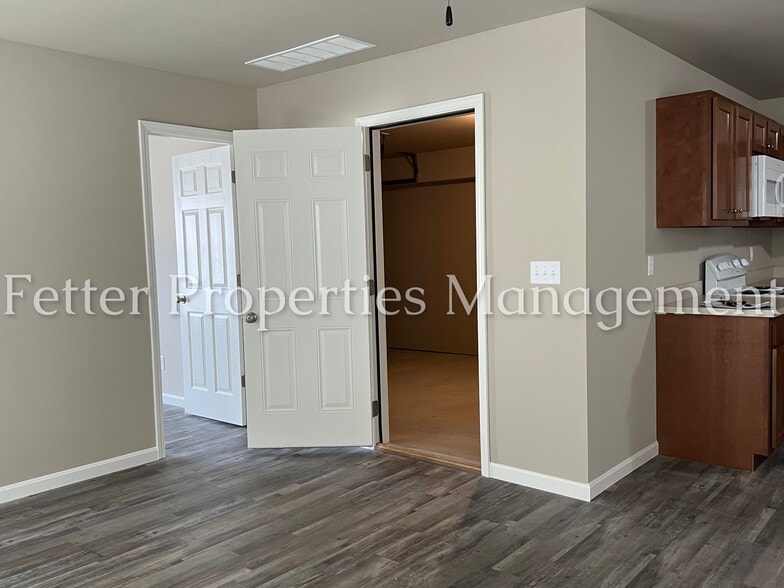 Building Photo - 5230 Canyon Cir