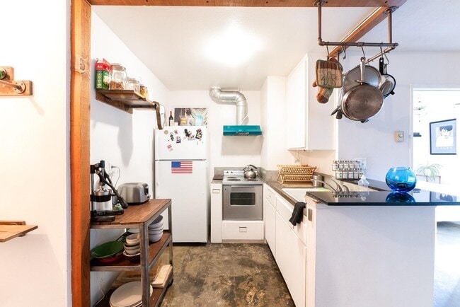 Building Photo - 256 S La Fayette Park Pl