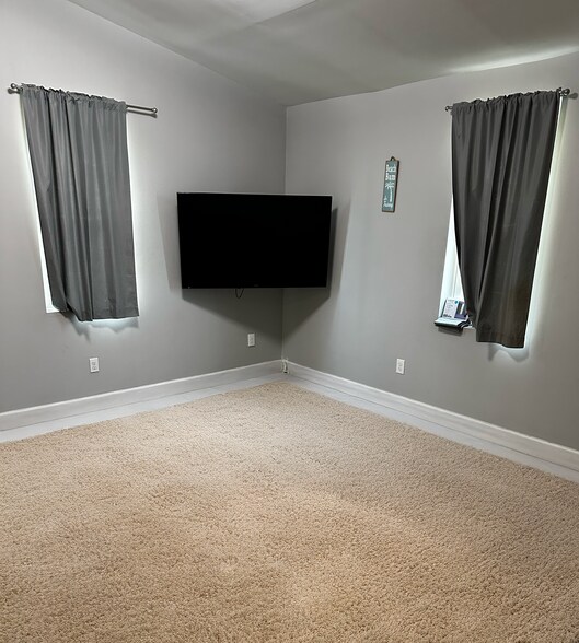 Master Bedroom - 1511 Odell Ave