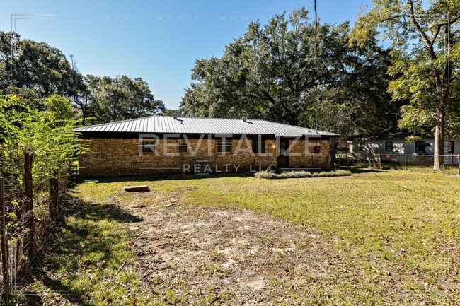 Building Photo - Updated 4 Bed 2 Bath Brick Home in West Mobile