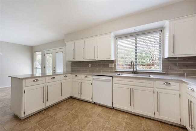 Building Photo - 12302 Eagle Rock Cove