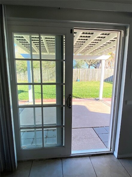 Building Photo - 302 El Toro Ln