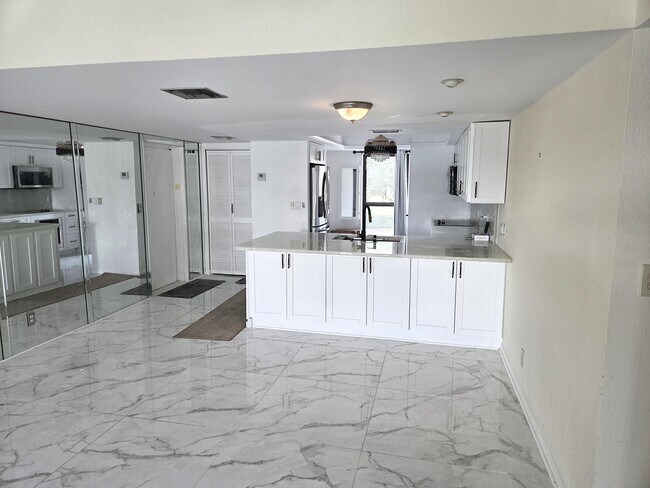 Building Photo - 1731 Presidential Way
