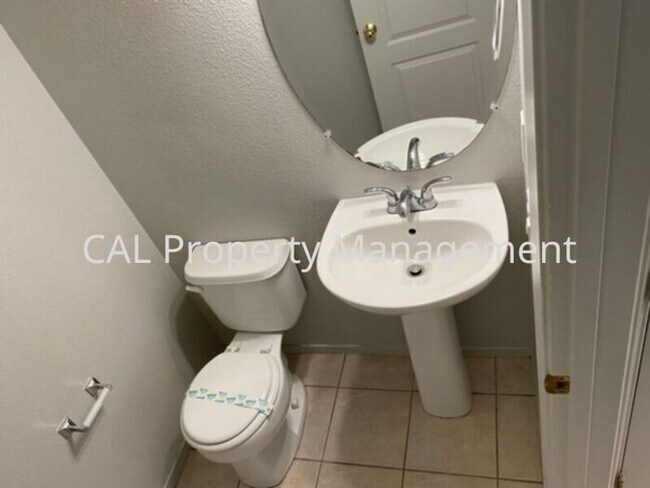 Building Photo - 3 Bedroom home in Gated Community of Las P...