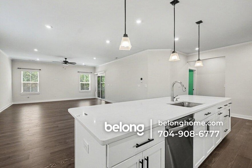 Building Photo - 6529 Cumberland Dr
