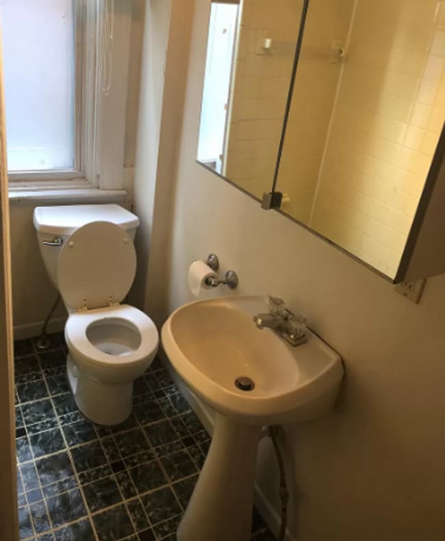 Building Photo - 5540 Avondale Pl