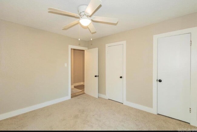 Building Photo - 107 N Summit St