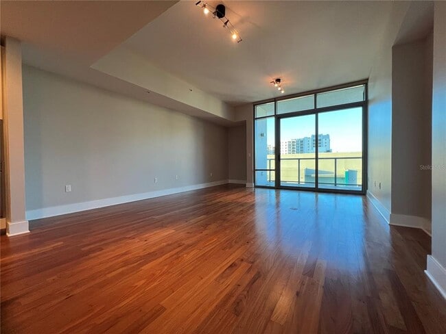 Building Photo - 260 S Osceola Ave