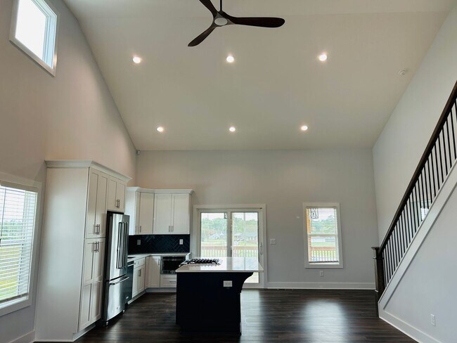 Building Photo - Stunning 4 bedroom 2.5 bath near Downtown Newnan! Must see!