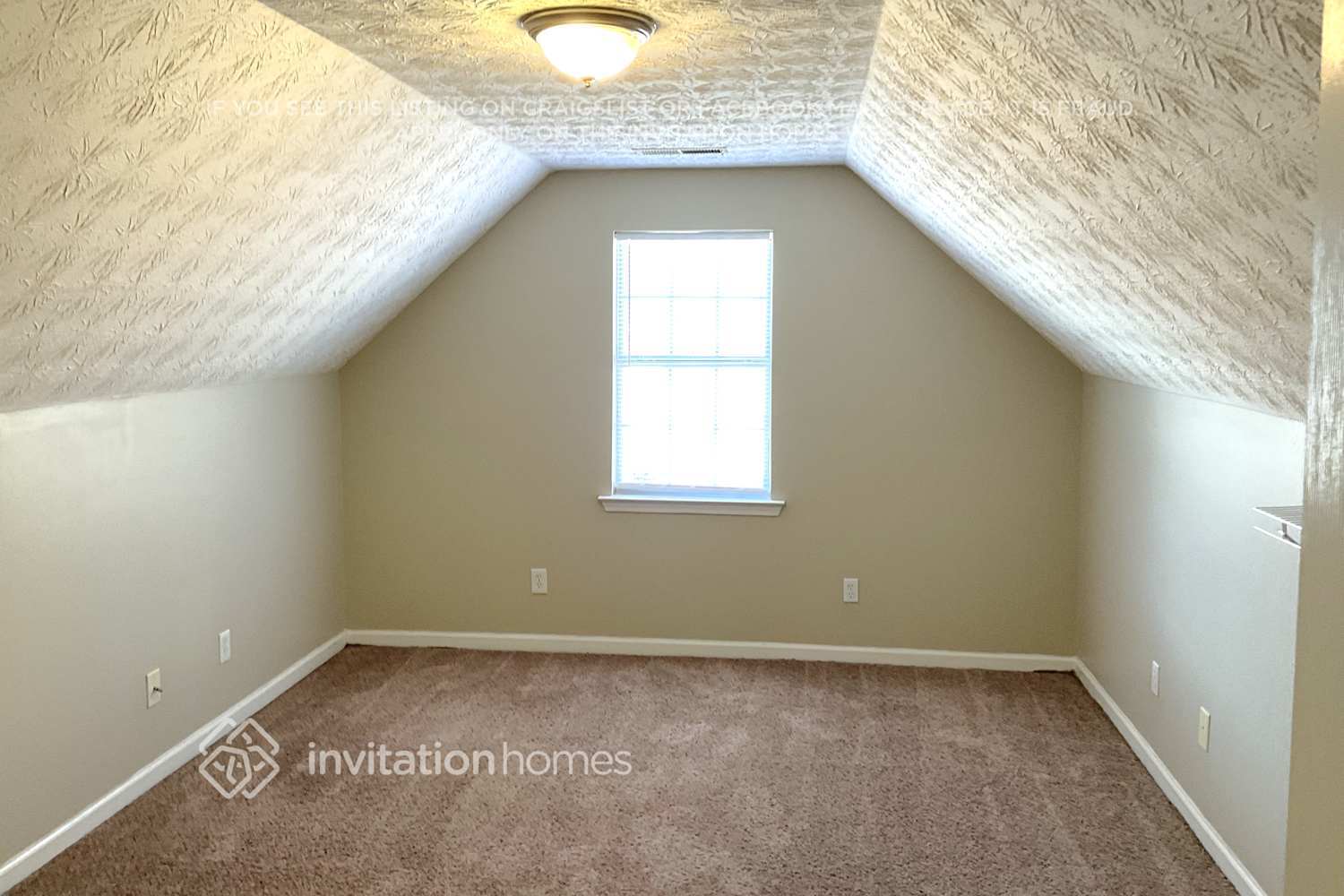 Building Photo - 902 Vernon Dr