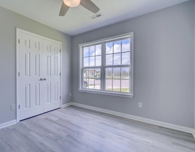 Building Photo - WHITNEY PINES - 3 Bedroom Home located in ...