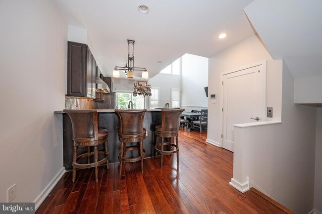 Building Photo - 601 Poplar St