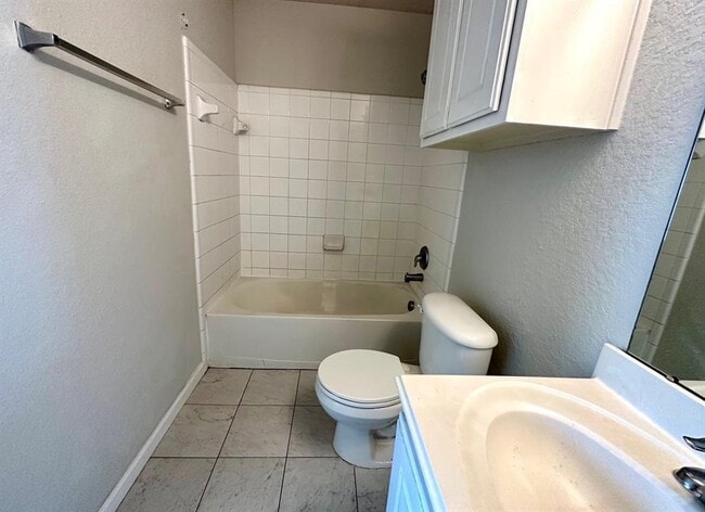 Building Photo - 13231 Ridgewood Knoll Ln