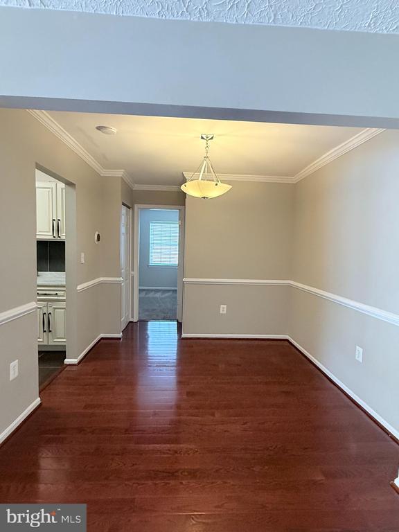 Building Photo - 884 College Pkwy