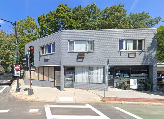 Building Photo - 39 Willow St