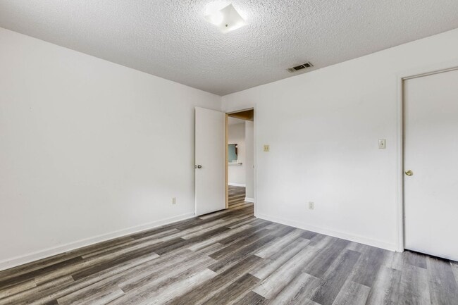 Building Photo - Upgraded 2x2 in great location AVAILABLE NOW