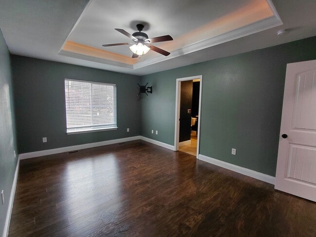 Building Photo - Beautiful home close to post