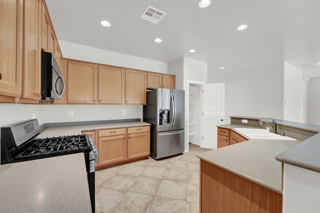 Building Photo - 7752 Fruit Dove St