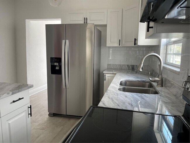 Building Photo - 114 W Amelia Ave