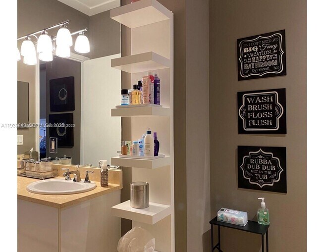 Building Photo - 20000 E Country Club Dr